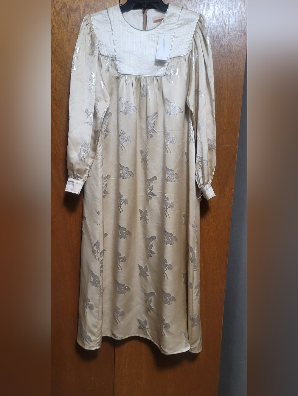 Tory Burch Elegant Silver And Cream Long-Sleeve Floral Dress Size M . No Belt